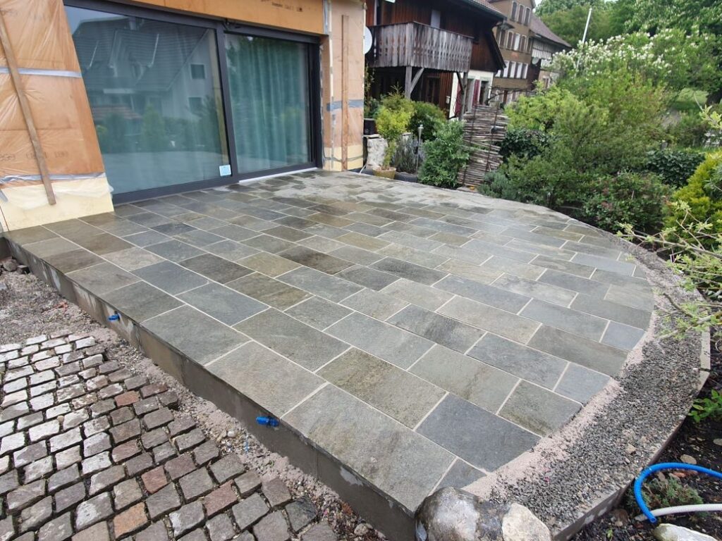 Schefers Garten GmbH Ostscheiz Landschaftsgärtner Sitzplatz Platten Gartenbau