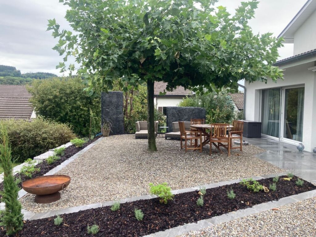Schefers Garten GmbH Ostschweiz Landschaftsgärtner Kiesplatz Sitzplatz WEB