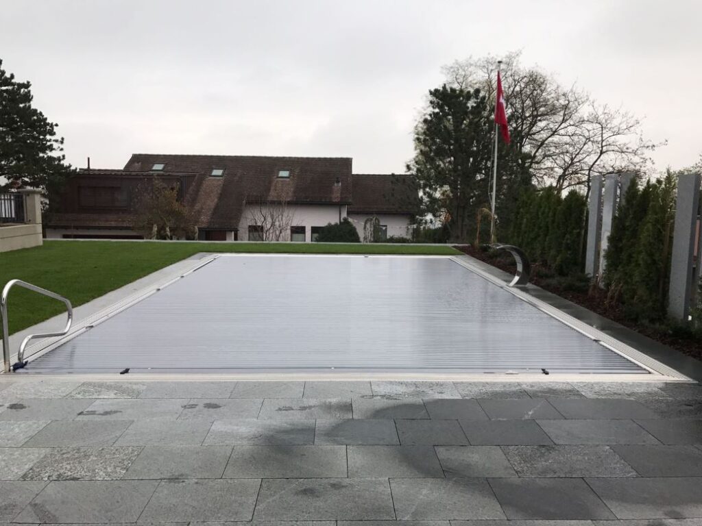 Schefers Garten Ostschweiz Gartenbau Neuanlage Pool Poolabdeckung