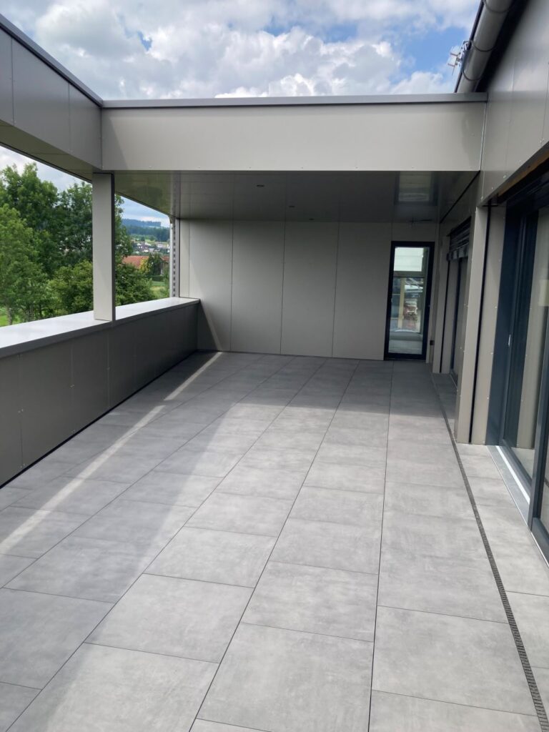 Schefers Garten Firmensitz Mettlen Ostschweiz Terrasse Platten