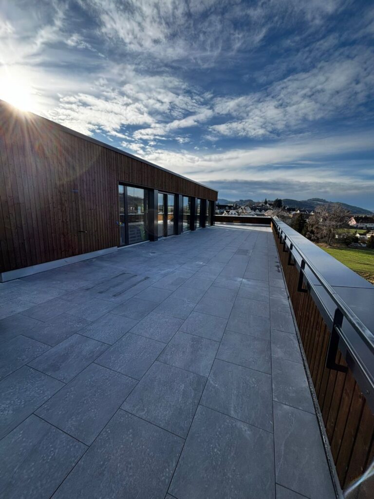 Schefers Garten Firmensitz Mettlen Ostschweiz Terrasse Platten